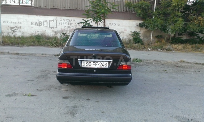 Mercedes E 220 1994, 357,890 km - 2.2 l - Bakı