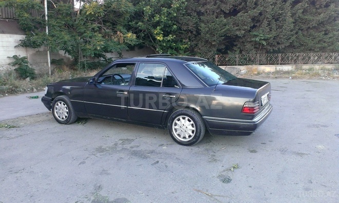 Mercedes E 220 1994, 357,890 km - 2.2 l - Bakı