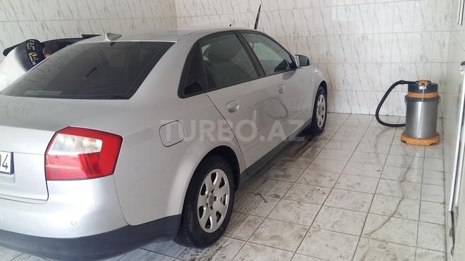 Audi A4 2001, 234,000 km - 2.0 l - Bakı