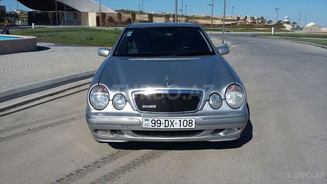 Mercedes E 220 2001, 240,000 km - 2.2 l - Bakı