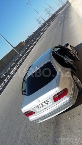 Mercedes E 220 2001, 240,000 km - 2.2 l - Bakı