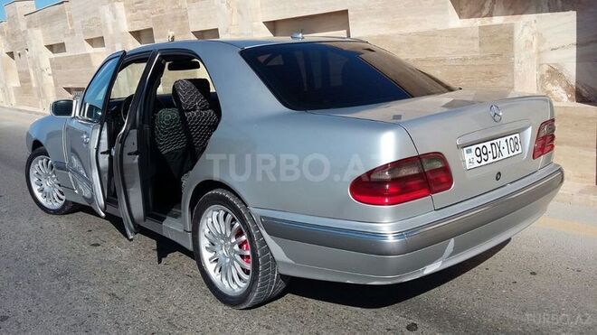 Mercedes E 220 2001, 240,000 km - 2.2 l - Bakı