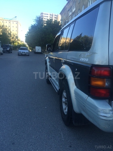 Mitsubishi Pajero 1994, 380,000 km - 2.8 л - Bakı