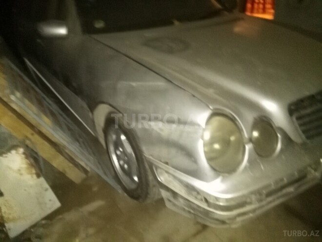 Mercedes E 220 2000, 87,000 km - 2.2 l - Bakı