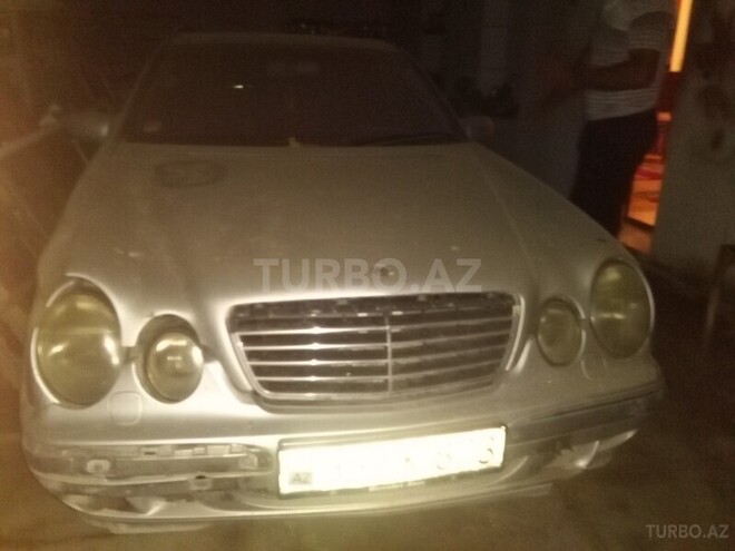 Mercedes E 220 2000, 87,000 km - 2.2 l - Bakı