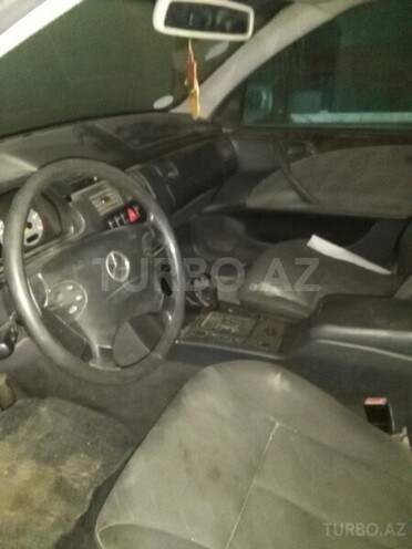 Mercedes E 220 2000, 87,000 km - 2.2 l - Bakı