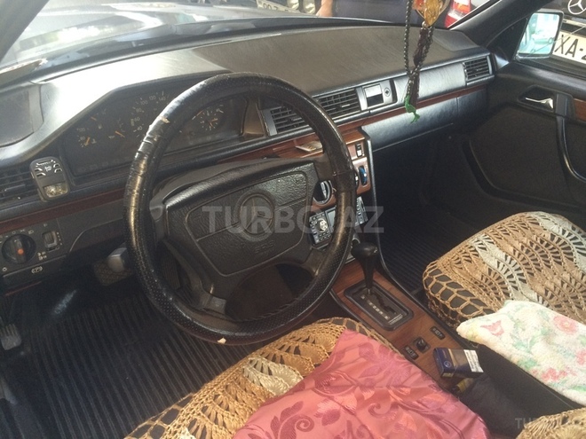 Mercedes E 250 1993, 100,000 km - 2.5 l - Bakı