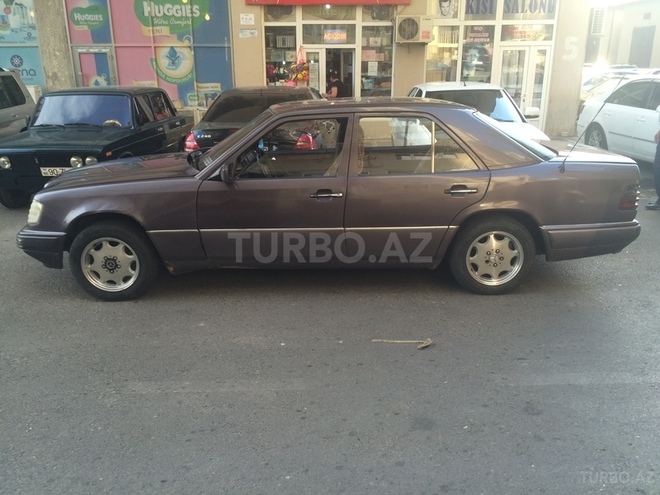 Mercedes E 250 1993, 100,000 km - 2.5 l - Bakı
