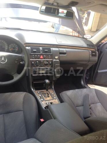Mercedes E 240 2000, 197,000 km - 2.4 l - Bakı