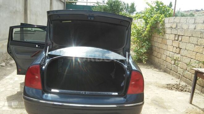 Volkswagen Passat 2003, 157,800 km - 2.0 л - Bakı
