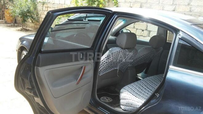 Volkswagen Passat 2003, 157,800 km - 2.0 л - Bakı