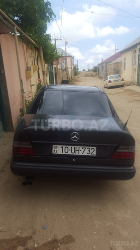 Mercedes E 260 1986, 290,000 km - 2.6 l - Bakı