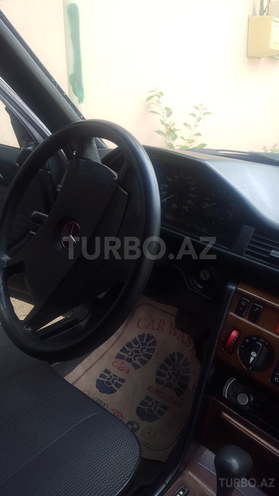 Mercedes E 260 1986, 290,000 km - 2.6 l - Bakı