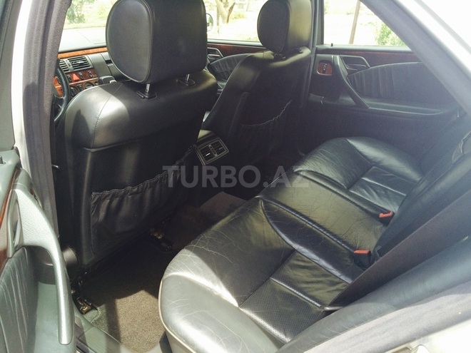 Mercedes E 220 1999, 220,000 km - 2.2 l - Sumqayıt