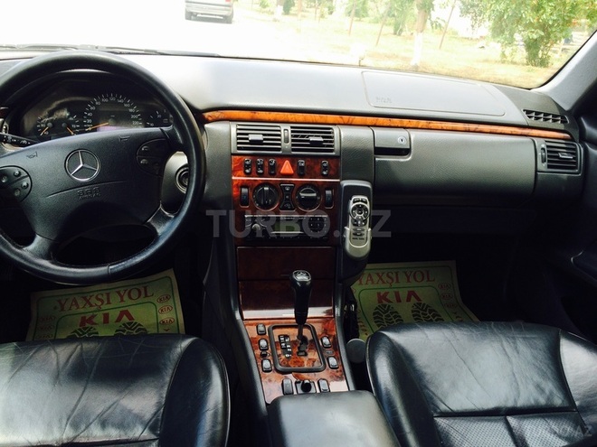 Mercedes E 220 1999, 220,000 km - 2.2 l - Sumqayıt