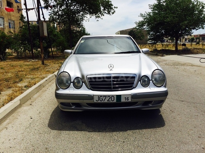 Mercedes E 220 1999, 220,000 km - 2.2 l - Sumqayıt
