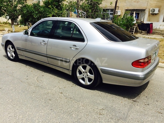 Mercedes E 220 1999, 220,000 km - 2.2 l - Sumqayıt