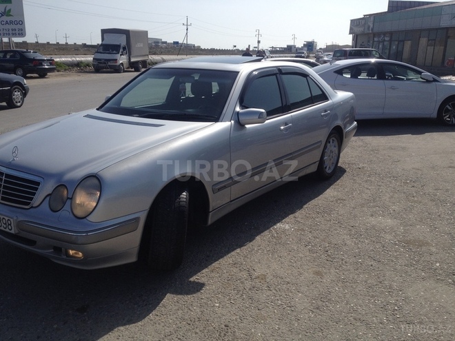 Mercedes E 240 2000, 220,000 km - 2.6 л - Xırdalan