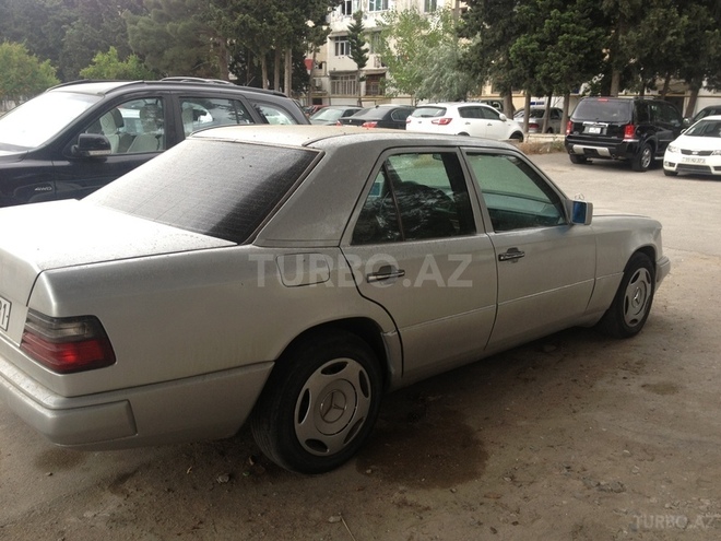 Mercedes E 220 1993, 580,000 km - 2.2 l - Bakı