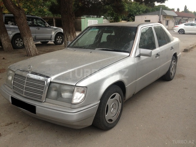 Mercedes E 220 1993, 580,000 km - 2.2 l - Bakı