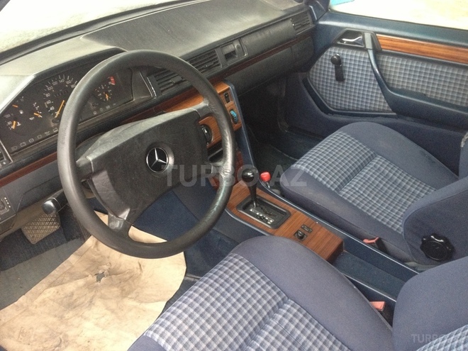 Mercedes E 220 1993, 580,000 km - 2.2 l - Bakı