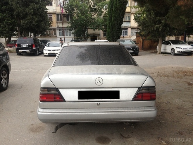 Mercedes E 220 1993, 580,000 km - 2.2 l - Bakı