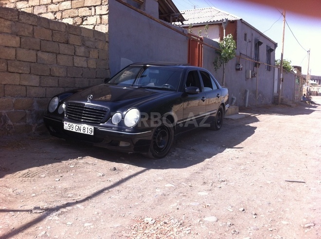 Mercedes E 200 2001, 176,000 km - 2.0 l - Bakı