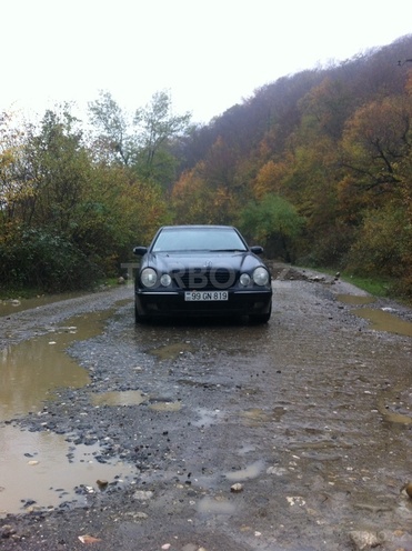 Mercedes E 200 2001, 176,000 km - 2.0 l - Bakı