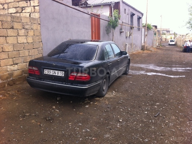 Mercedes E 200 2001, 176,000 km - 2.0 l - Bakı