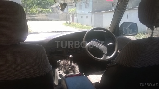 Toyota  1990, 260,000 km - 2.0 l - Qusar