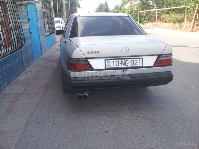 Mercedes E 300 1990, 258,404 km - 3.0 l - Bakı