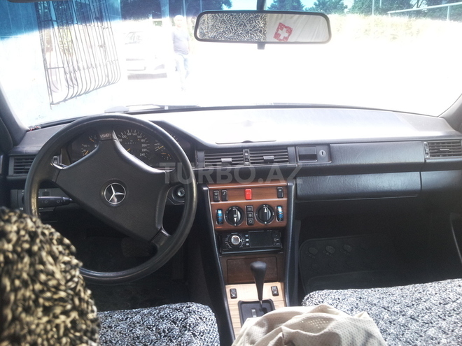 Mercedes E 300 1990, 258,404 km - 3.0 l - Bakı