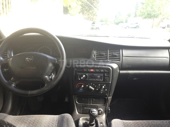 Opel Vectra 1996, 299,000 km - 1.6 l - Bakı