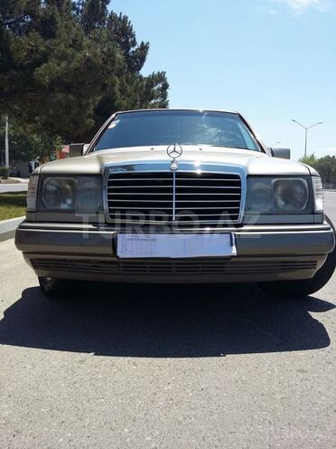 Mercedes E 220 1993, 228,000 km - 2.2 l - Sumqayıt