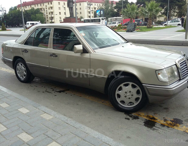 Mercedes E 220 1993, 228,000 km - 2.2 l - Sumqayıt