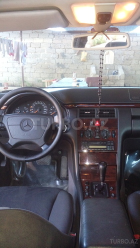 Mercedes E 230 1997, 179,000 km - 2.3 л - Bakı