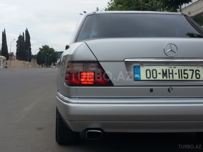 Mercedes E 200 1994, 225,000 km - 2.0 l - Gəncə