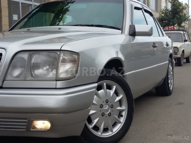 Mercedes E 200 1994, 225,000 km - 2.0 l - Gəncə