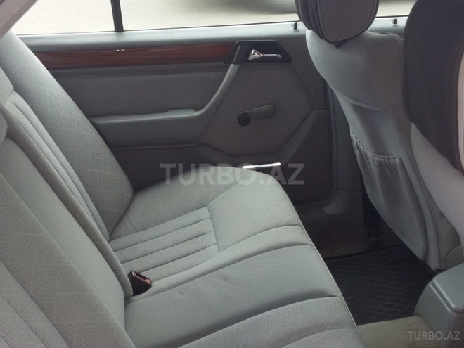 Mercedes E 200 1994, 225,000 km - 2.0 l - Gəncə