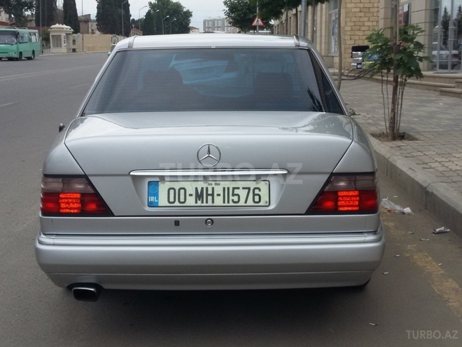 Mercedes E 200 1994, 225,000 km - 2.0 l - Gəncə