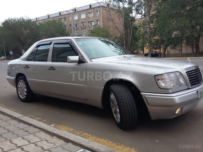 Mercedes E 200 1994, 225,000 km - 2.0 l - Gəncə