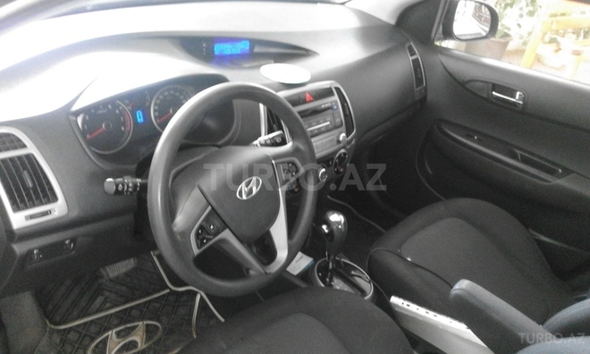 Hyundai i20 2012, 97,000 km - 1.4 л - Bakı