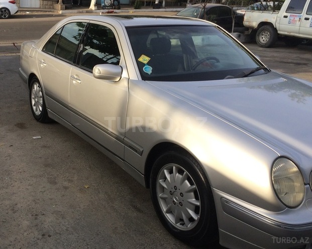 Mercedes E 240 2000, 243,000 km - 2.4 l - Bakı