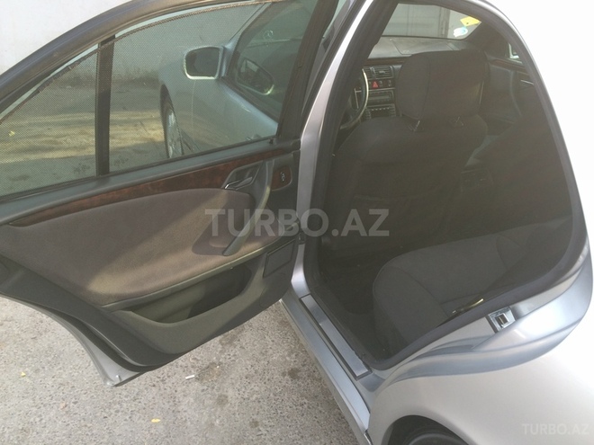 Mercedes E 240 2000, 243,000 km - 2.4 l - Bakı