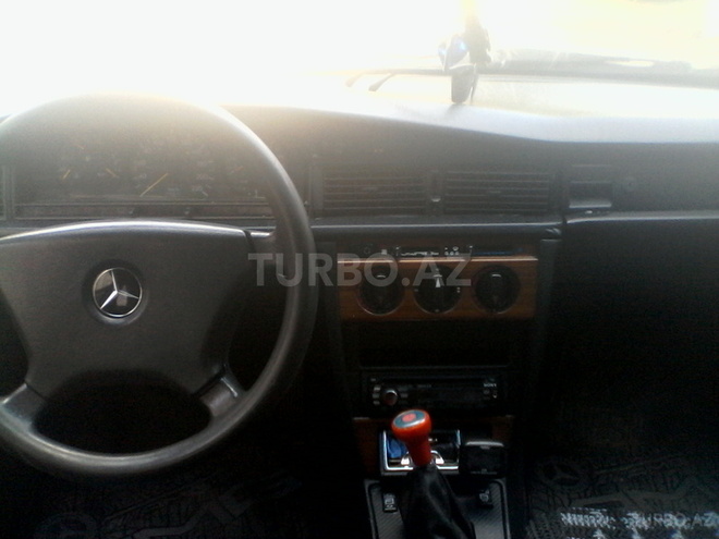 Mercedes 190 1992, 180,000 km - 2.0 l - Bakı