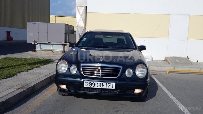 Mercedes E 220 2000, 226,000 km - 2.2 л - Bakı