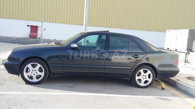Mercedes E 220 2000, 226,000 km - 2.2 л - Bakı
