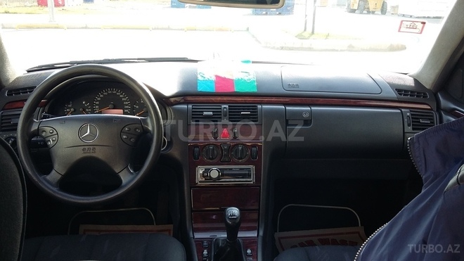 Mercedes E 220 2000, 226,000 km - 2.2 л - Bakı