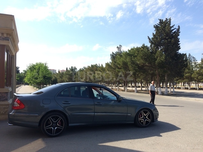 Mercedes E 320 2004, 135,000 km - 3.2 l - Sumqayıt
