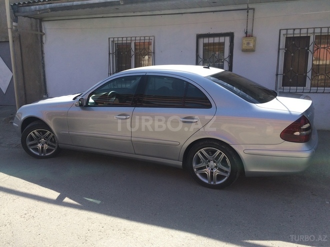 Mercedes E 220 2005, 209,000 km - 2.2 l - Bakı